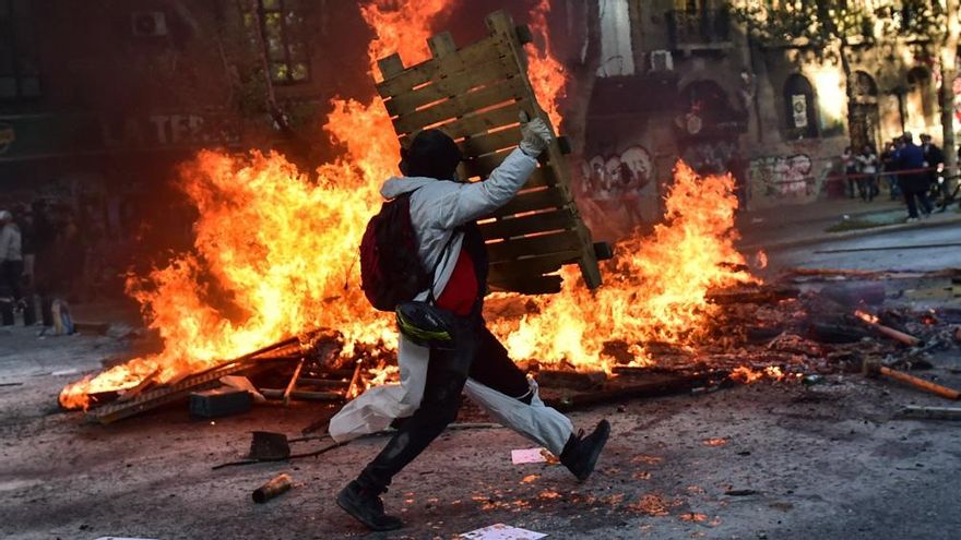 Disturbios y saqueos en la conmemoración del estallido social de 2019 en Chile