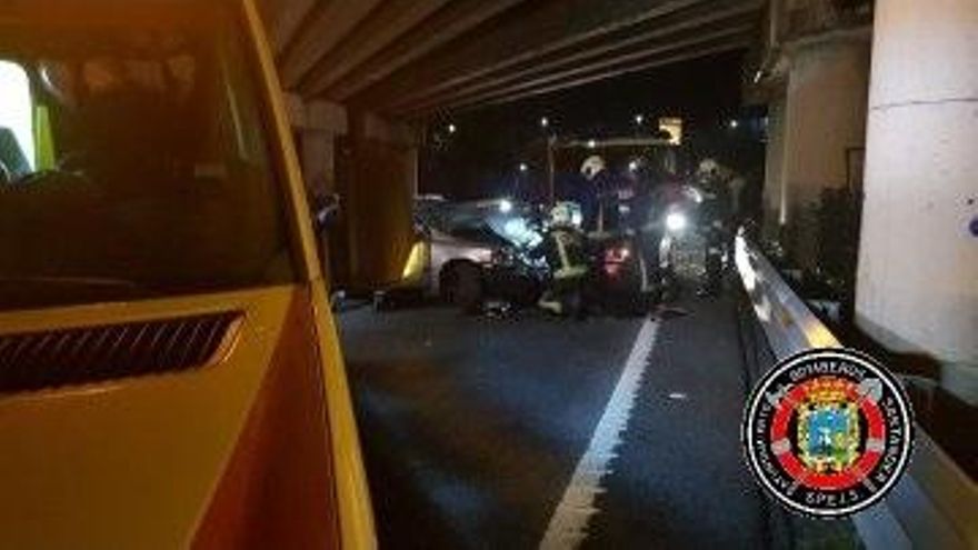 Evacuado a Valdecilla un joven de Bilbao tras un accidente en la S-10
