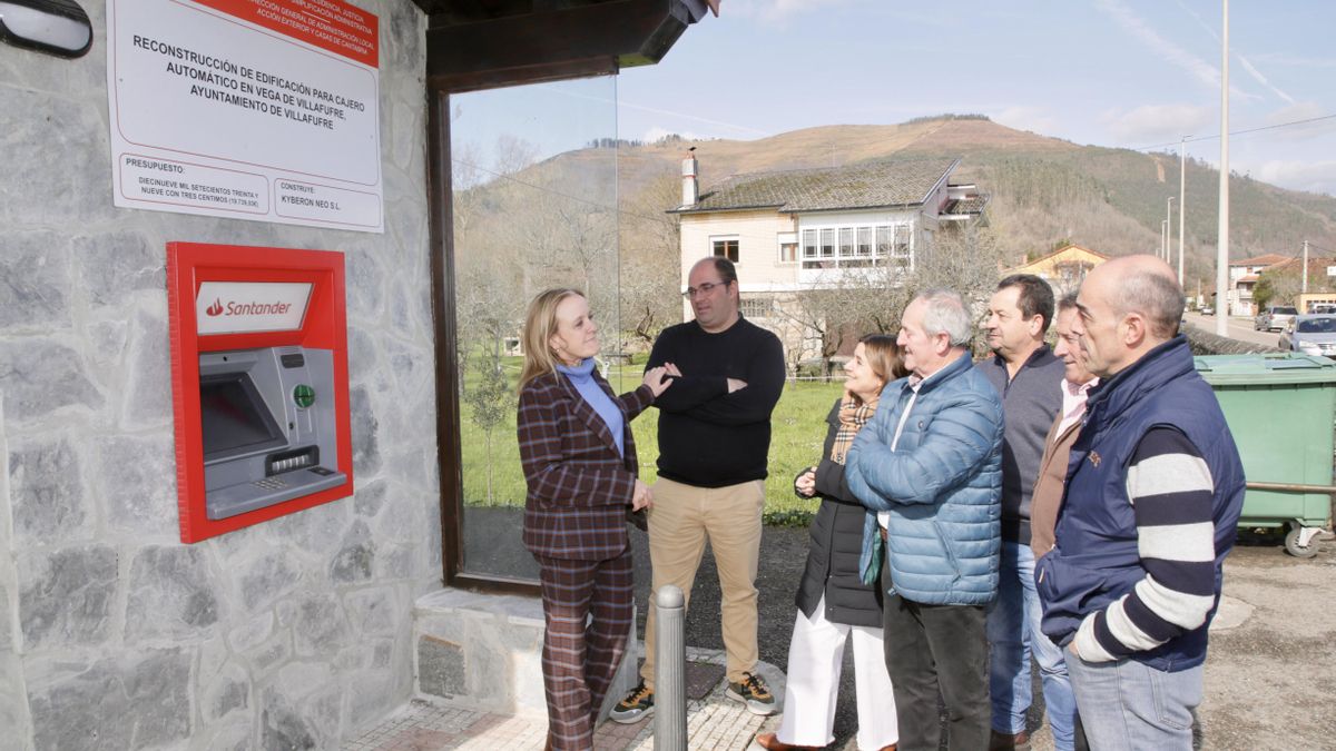El Gobierno de Cantabria renueva el cajero de Villafufre para "fijar población" en los Valles Pasiegos