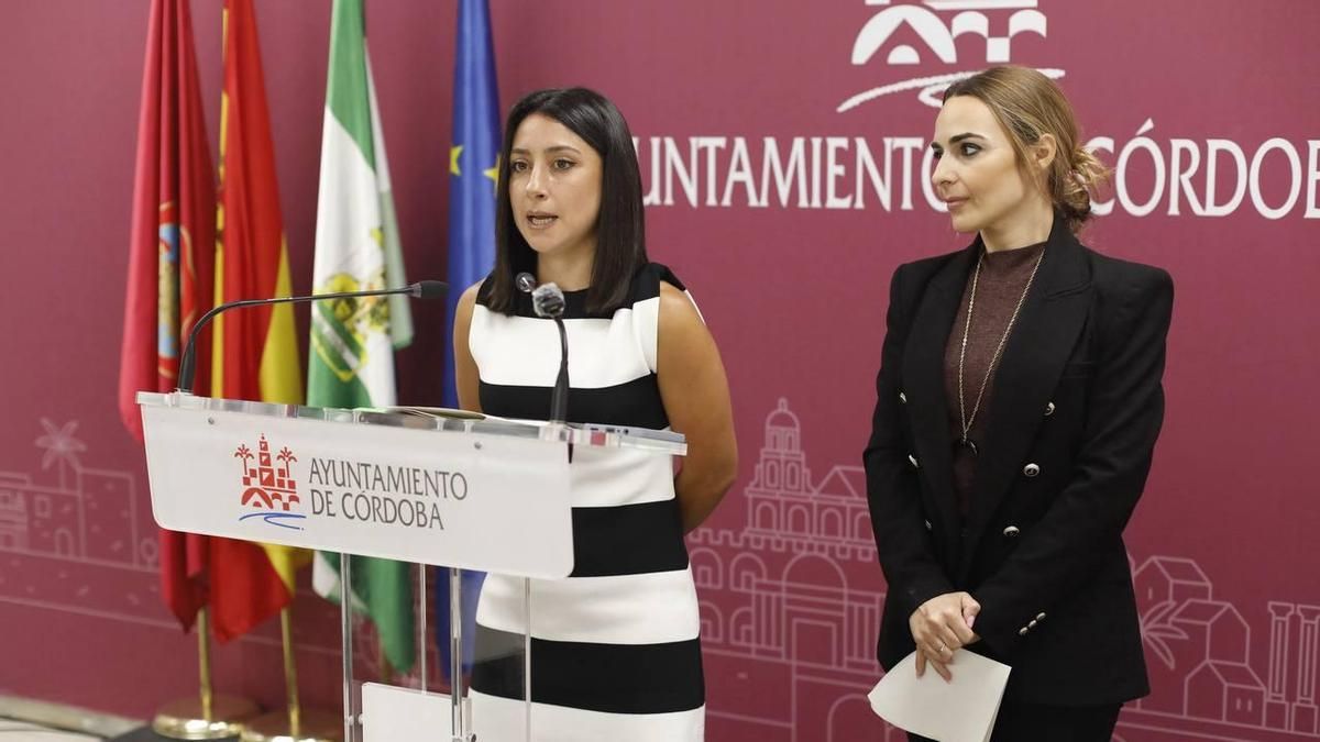 Las concejalas Cintia Bustos y Narci Ruiz, en el Ayuntamiento.
