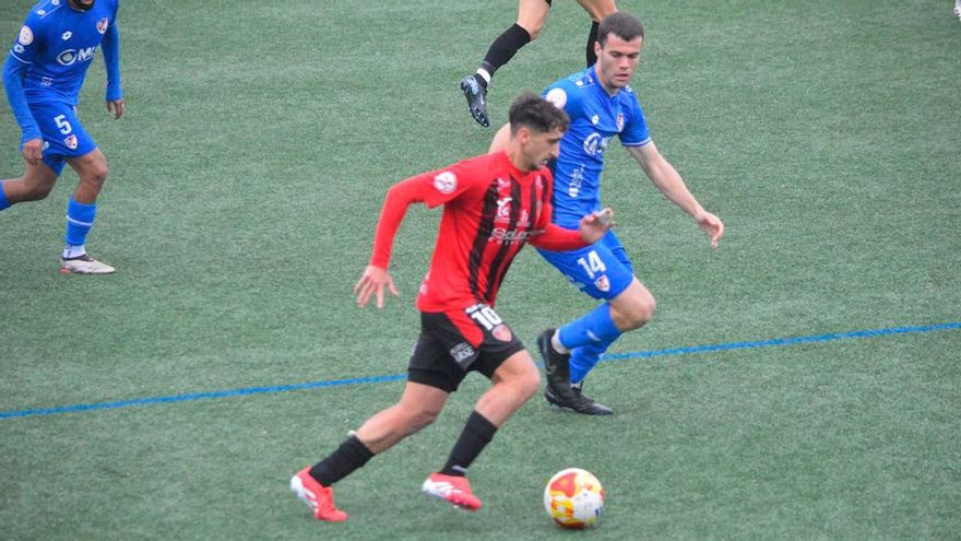 El Salerm Puente Genil firma las tablas con el Linares Deportivo