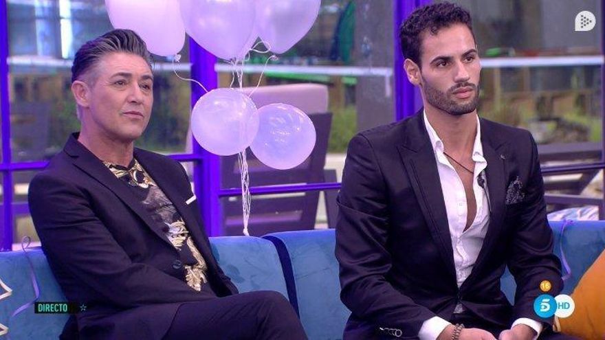 Ángel Garó escucha la reprimenda de Jorge Javier