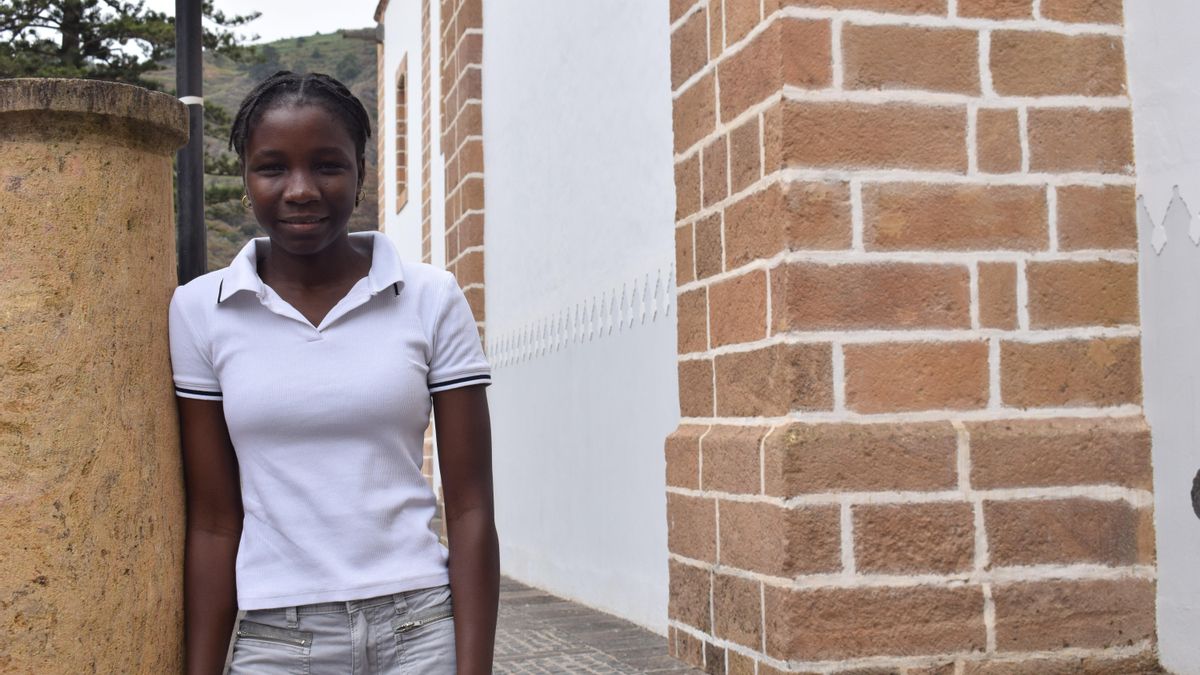 Binta en Teror, el municipio de Gran Canaria donde reside con su familia de acogida. Foto: Alicia Justo