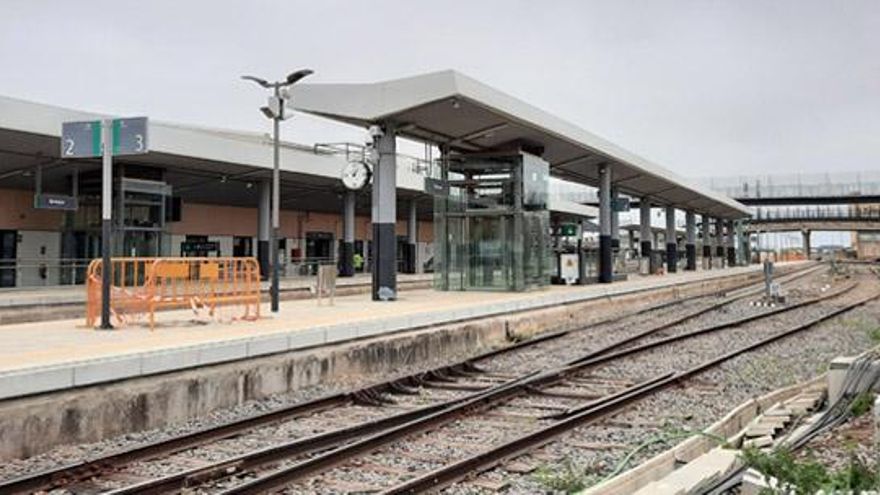 Los viajeros de tren Badajoz-Mérida irán en autobús unos días por obras en la estación pacense
