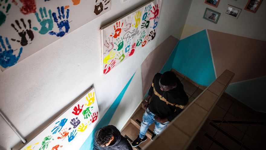 Proteger a los menores migrantes y agilizar los traslados: los retos del reparto que Canarias pacta con el Estado