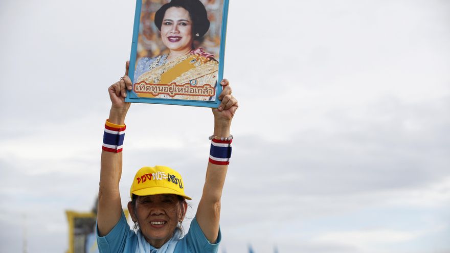 Muere la reina madre Sirikit de Tailandia a los 93 años