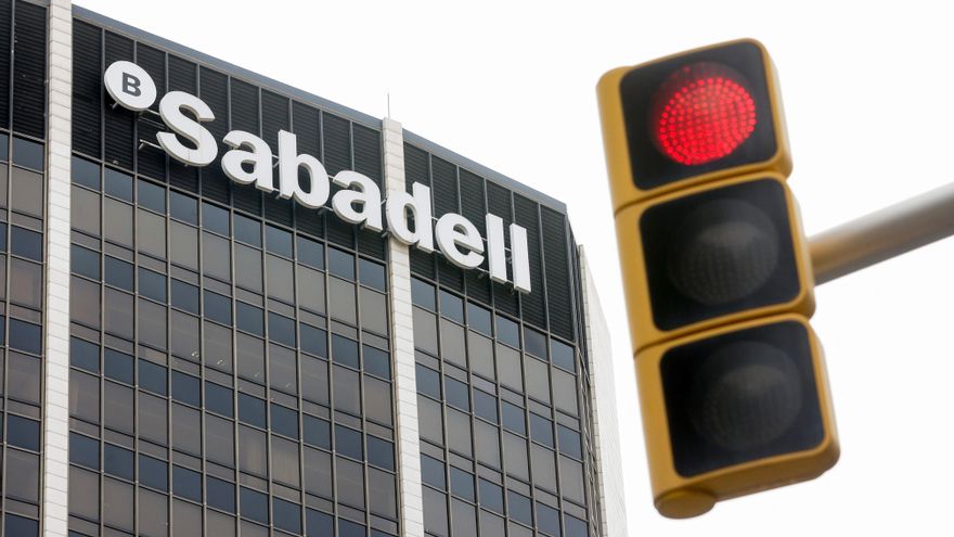 Sabadell llega a un preacuerdo con los sindicatos y rebaja el ERE a 1.380 salidas