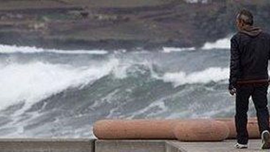 Canarias, en prealerta por fenómenos costeros