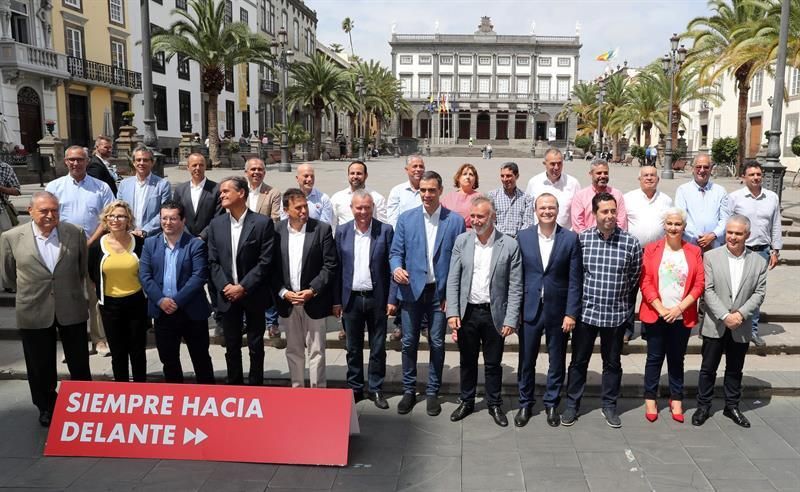 Pedro Sánchez, con los candidatos canarios al 26M