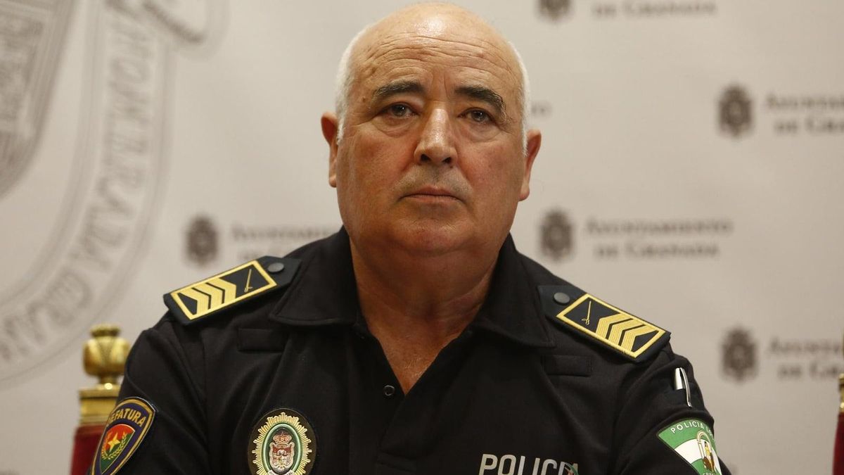 El exjefe de la Policía Local de Granada acosó a dos agentes que se negaron a retirar multas: "Me los tengo que follar"