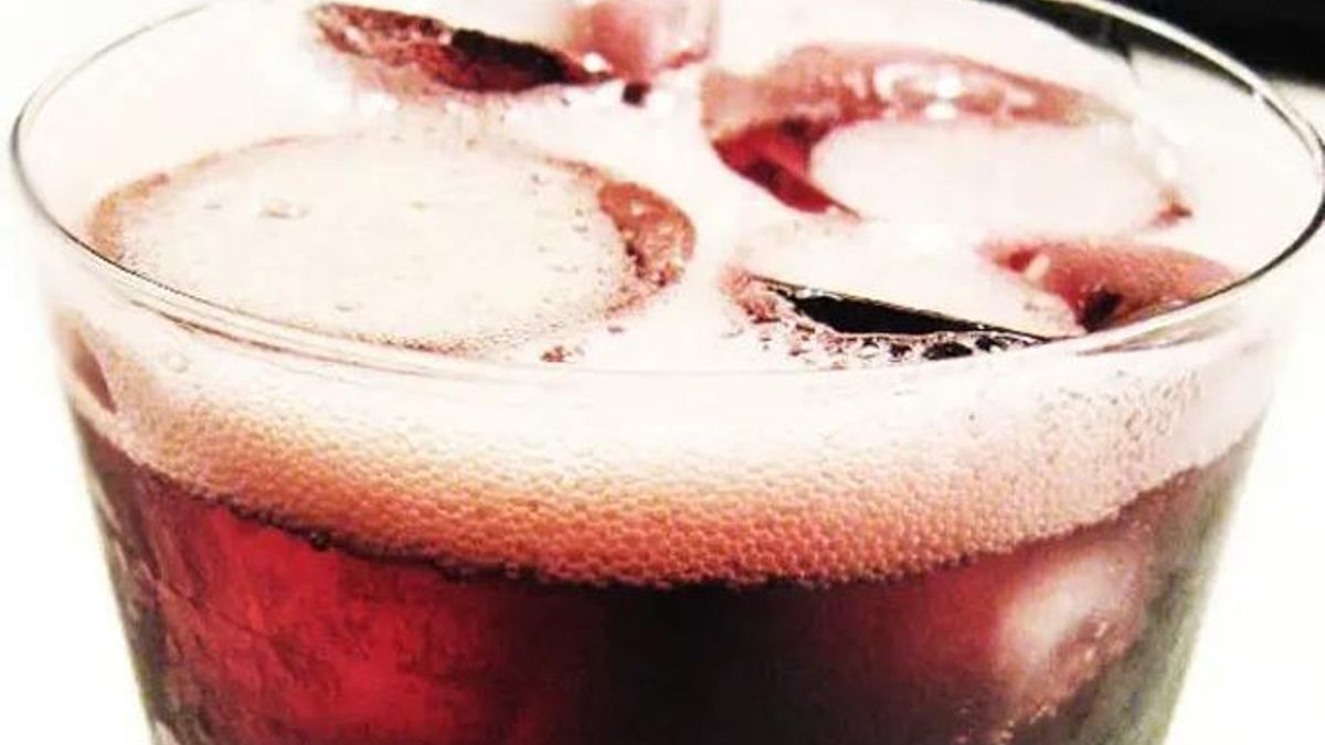 Piden al PP de Valdepeñas que "retire" su concurso de kalimotxo: "Denigra un nombre histórico en el vino"