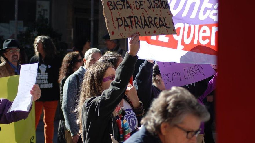 Denuncian un posible caso de violencia institucional hacia una mujer en los Juzgados de Logroño