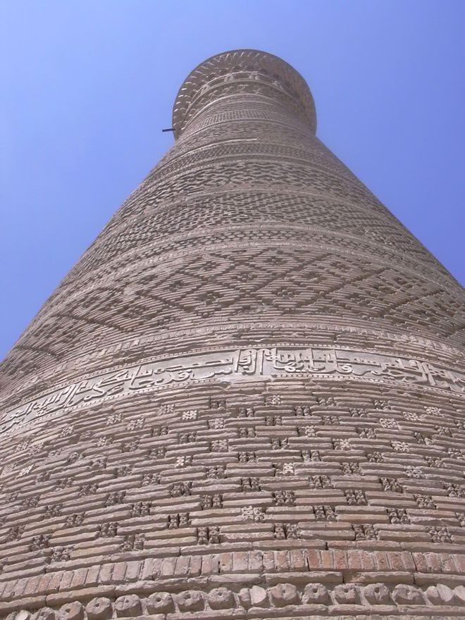 Filigranas de ladrillo en el Minarete de la Mezquita de Kaylán.