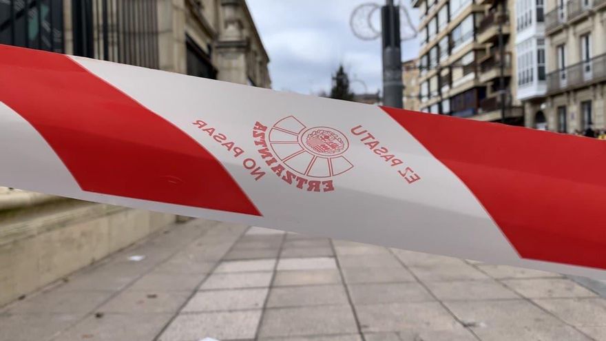 La Ertzaintza se despliega tras una manifestación del sector aeronáutico que rodea al Parlamento