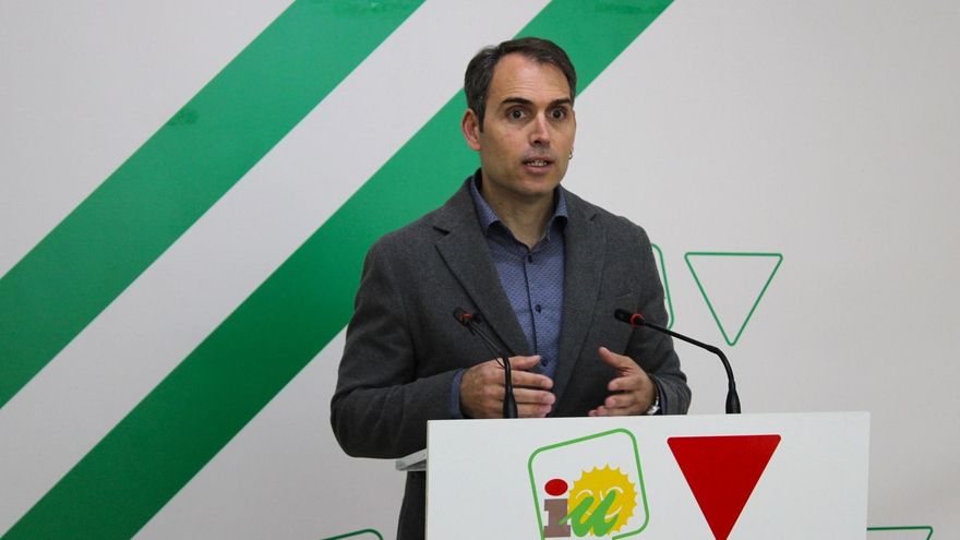 El coordinador general de Izquierda Unida Andalucía, Toni Valero, este lunes en rueda de prensa en Málaga.