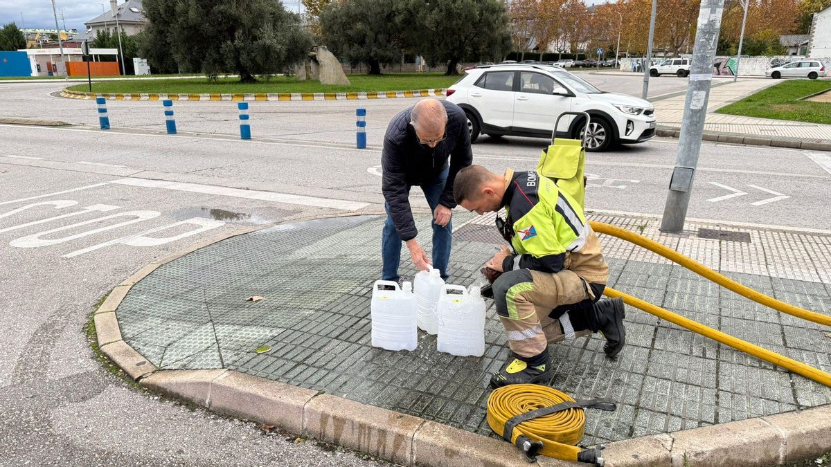 Punto de abastecimiento de agua para los vecinos de Ponferrada cuya agua corriente no es potable.