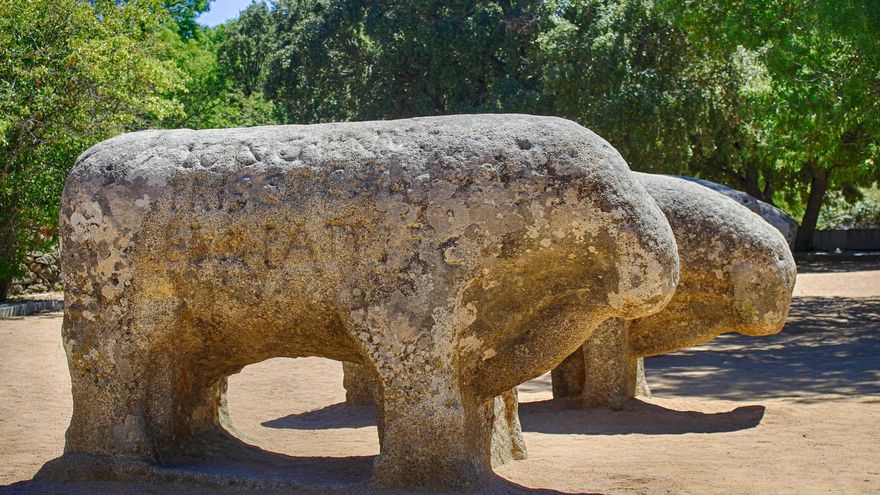 Inscripciones latinas en uno de los toros de Guisando.