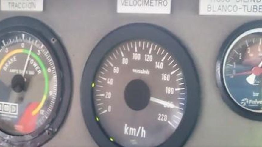A 200 km/h con una locomotora diésel haciendo pruebas entre Badajoz y Mérida