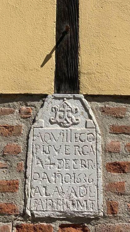 Placa en recuerdo a las inundaciones de 1636 en Valladolid.