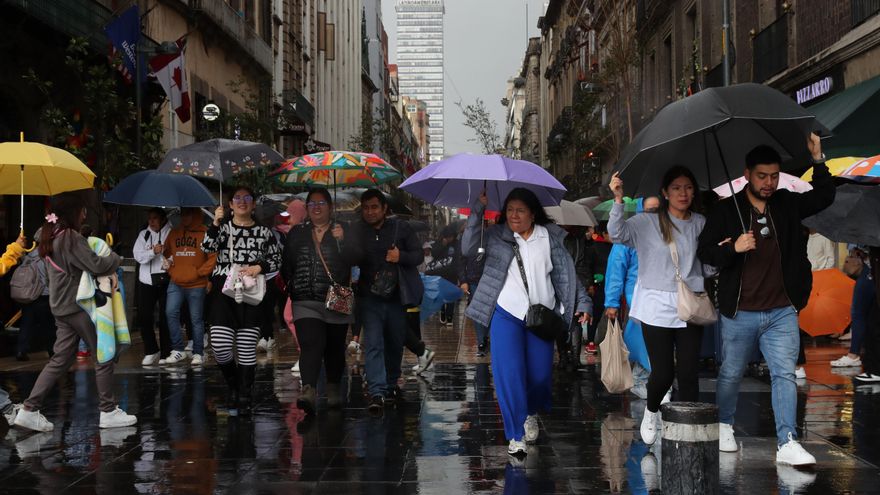 Las fuertes lluvias activan la alerta roja en la Ciudad de México y provocan inundaciones