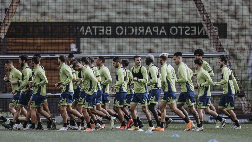 La UD Las Palmas desconoce cuándo podrá viajar a Mallorca