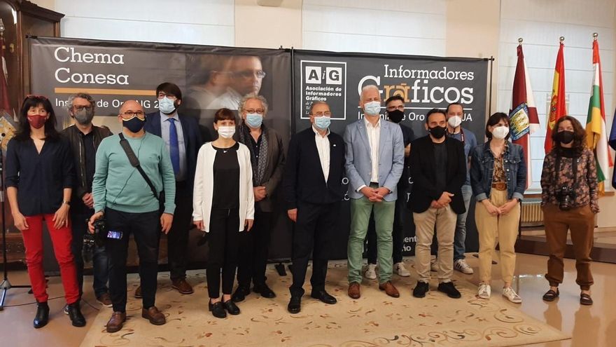 Chema Conesa recibe la insignia de oro de la Asociación de Informadores Gráficos de La Rioja