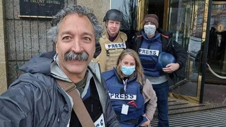 El cámara Pierre Zakrzewski y la periodista Oleksandra Kuvshynova, ambos fallecidos en un ataque en Ucrania