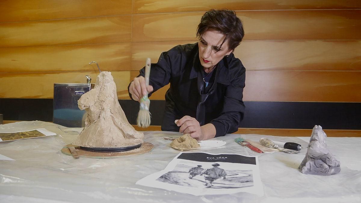 La pintora y escultora Eva Vega