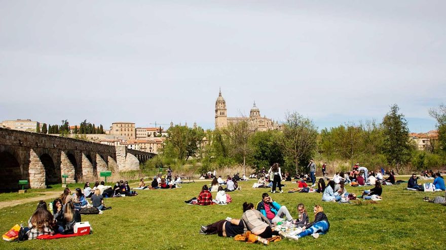 Lunes de Aguas en Salamanca con grupos separados este año 2021. // Susana Martín / ICAL