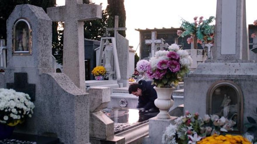 Peio García/Ical. Día de Todos los Santos en el Cementerio de León.