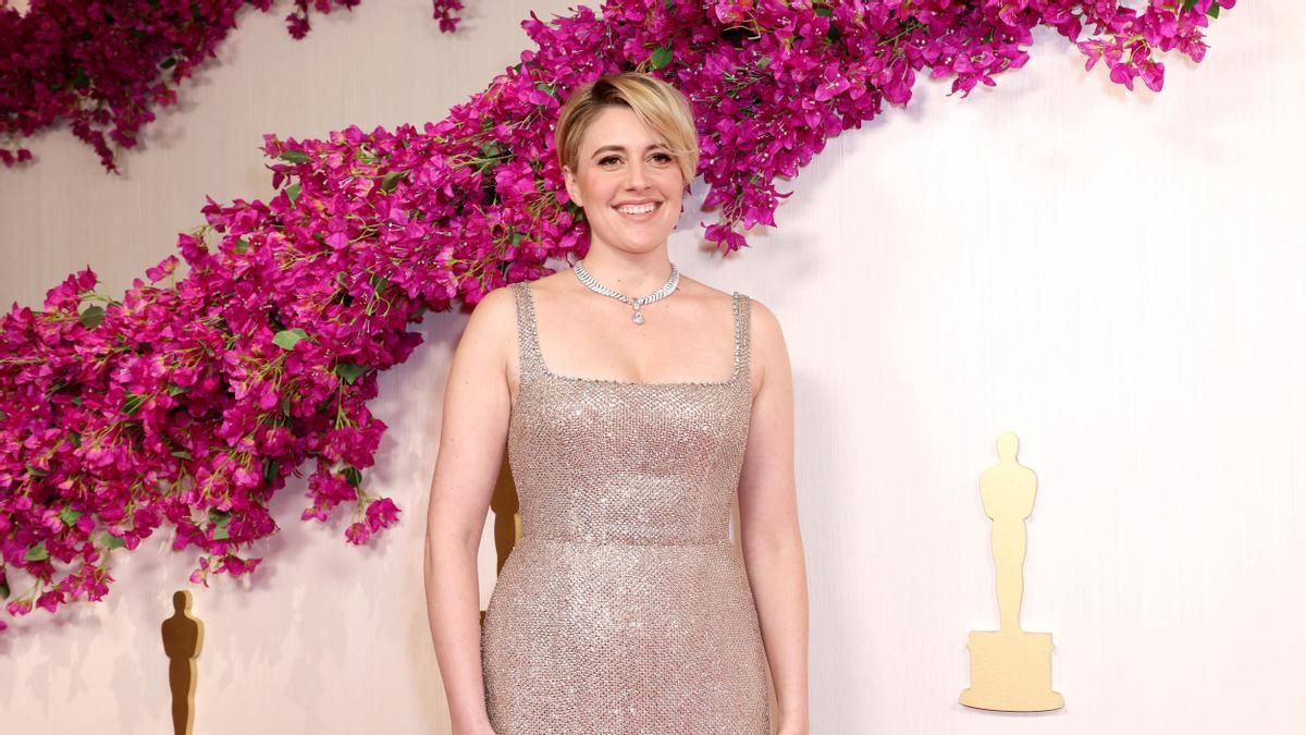 Greta Gerwig, directora de 'Barbie', en su llegada a los Premios Oscar 2024