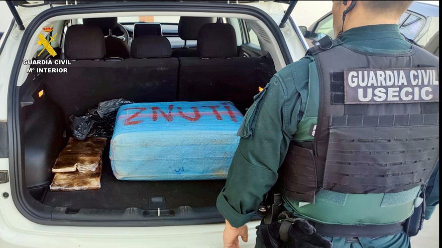 Un vecino de Sevilla con 42 kilos de hachís en un turismo, interceptado y detenido en Mérida