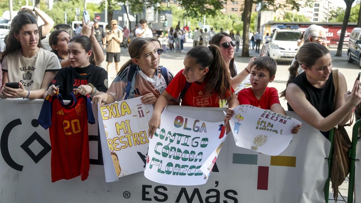 Llegada a Córdoba de la Selección Española de Fútbol Femenina