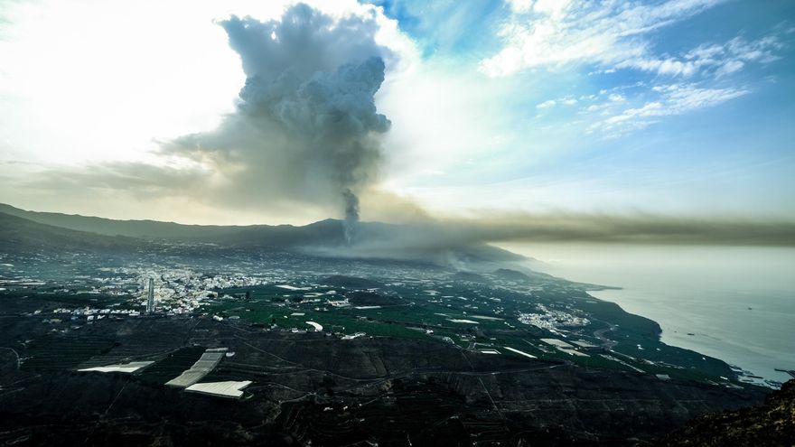 FOTOGALERÍA | Día 9 de la erupción en La Palma: la lava amenaza con llegar al mar una jornada más