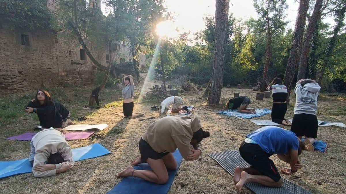 Yoga en el campamento de Ruesta