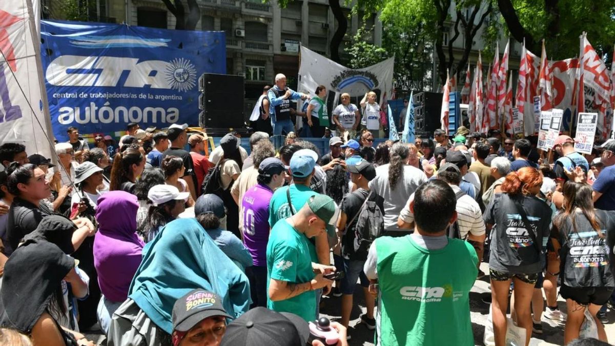 Diferencias entra las dos CTA y la CGT a la hora de pedir un salario mínimo, vital y móvil