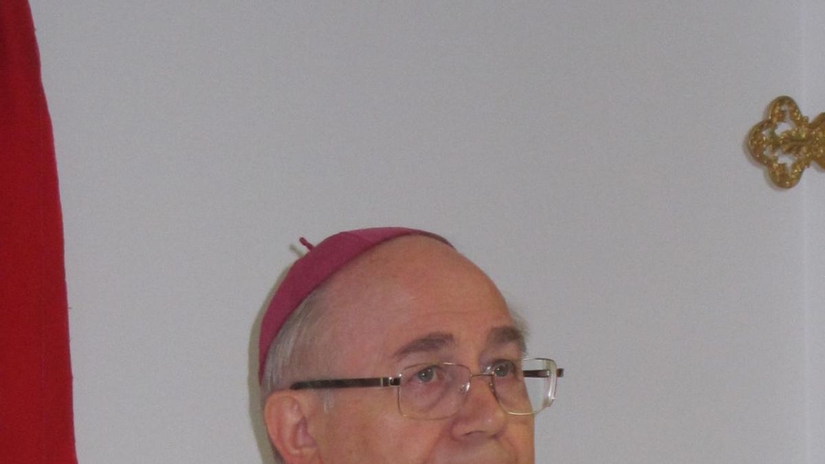 El obispo defiende que "abortar no es un derecho" y cree que "lo que se ha hecho es muy poco"