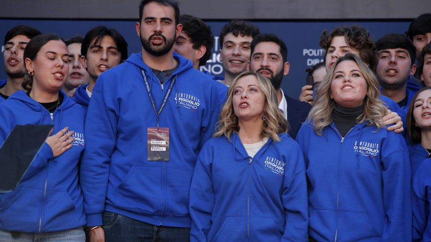 Saludos fascistas, loas a Mussolini y 'Sieg Heil': así se las gastan los jóvenes de Hermanos de Italia que para Meloni son "maravillosos"
