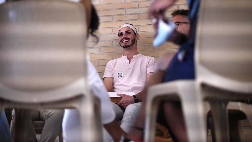 Uno de los miembros del grupo 'Rejas rosas'