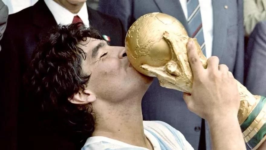 Se cumplen cinco años de la muerte de Diego Armando Maradona: "El ausente más presente"