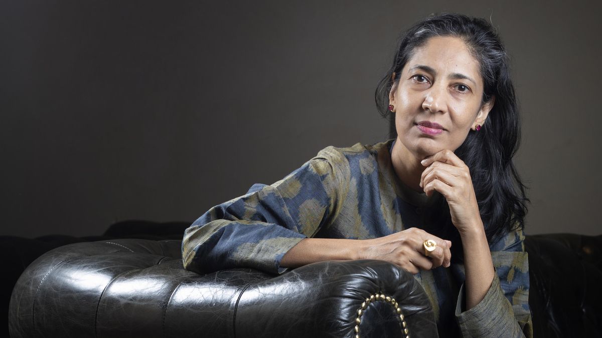 La escritora india Kiran Desai, autora de 'La soledad de Sonia y Sunny' (Salamandra). Fotógrafo: Asís Ayerbe. Facilitadas por la editorial Salamandra. EFE