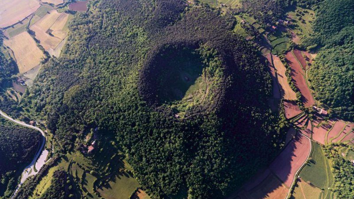 Friction at the edges of the magma causes a gradual release of energy