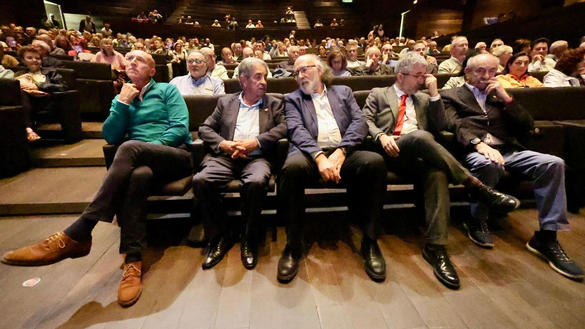 El evento León nos Necesita con lleno en la platea del Auditorio de León.