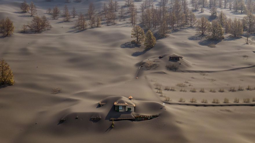 La ceniza cubre poblaciones en La Palma.