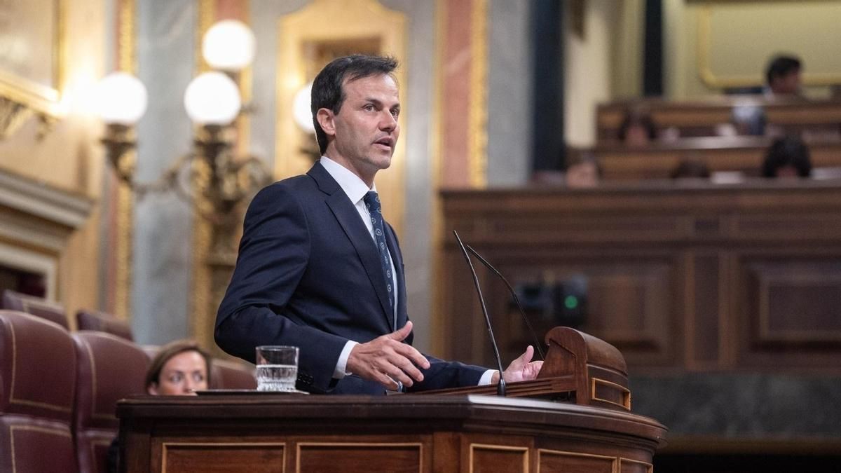 Un diputado del PP vota por error a favor de una propuesta de Sumar sobre despido improcedente y permite que se apruebe