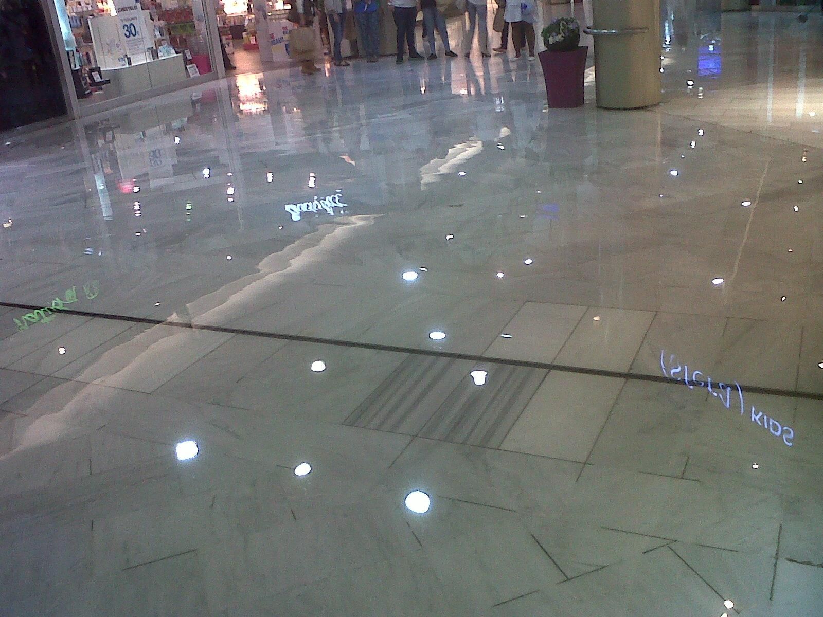 Inundación en el Centro Comercial Las Arenas.