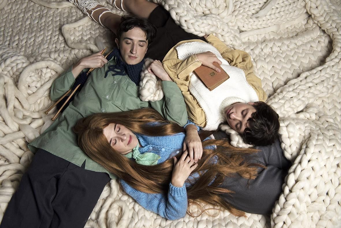 Una escena de la obra teatral "Un punto oscuro", de Agostina Luz López