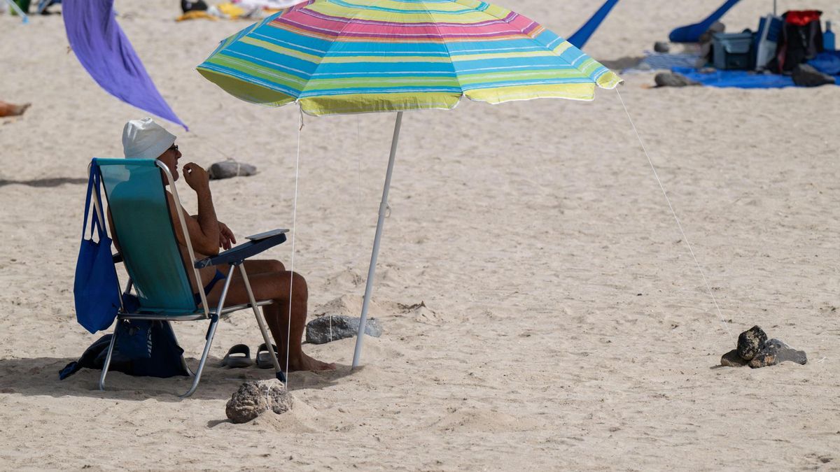 Aviso especial de la Aemet por la ola de calor: las máximas seguirán ascendiendo este domingo en Canarias con calima significativa