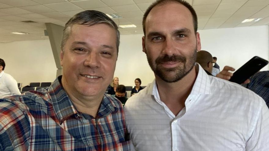 Una investigación muestra los vínculos entre un hijo de Bolsonaro y una empresa que apoyó los actos golpistas de enero