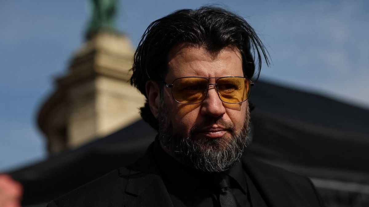 Robert Puszer, presentador de televisión y organizador del evento protesta contra Fidesz, durante la entrevista con elDiario.es